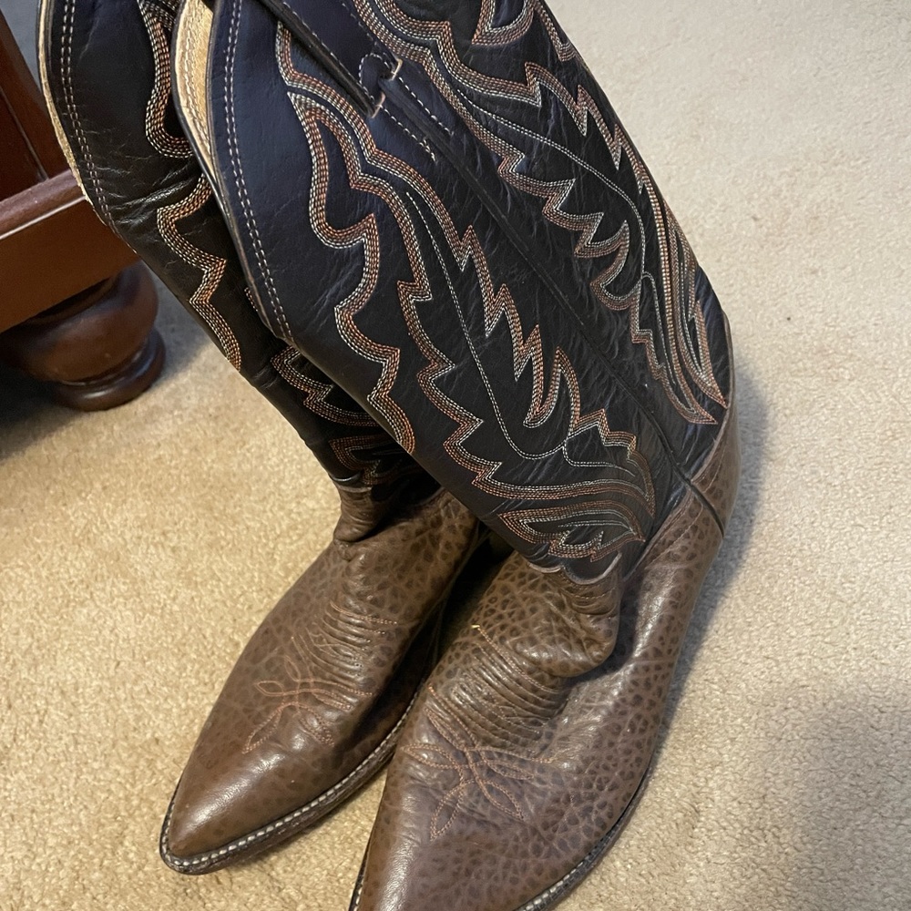 Great shape , Ostrich print , Justin Cowboy Boots Size 8 1/2 D , Made in the USA